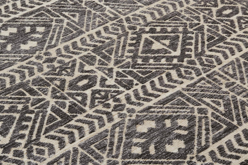 Gray/Black/Ivory 3'6" x 5'6" Stain Resistant Water Resistant Fade Resistant Accent Rug C774