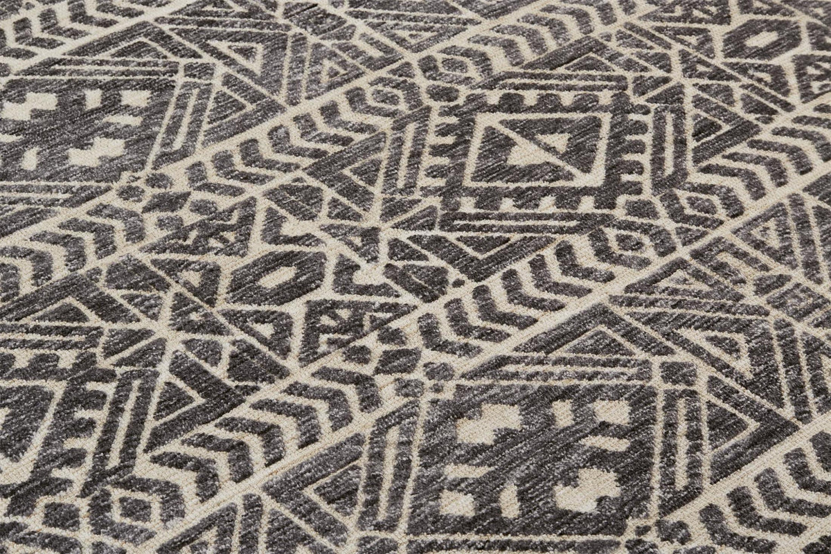 Gray/Black/Ivory 3'6" x 5'6" Stain Resistant Water Resistant Fade Resistant Accent Rug C774