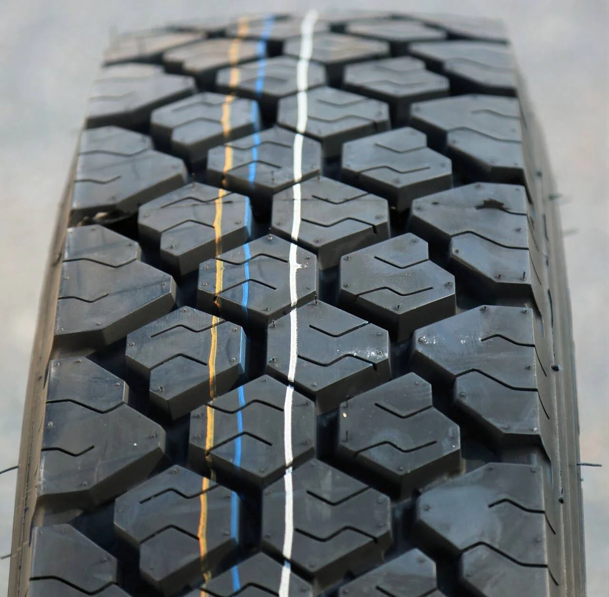245/70R19.5 135/133M Tire V86027