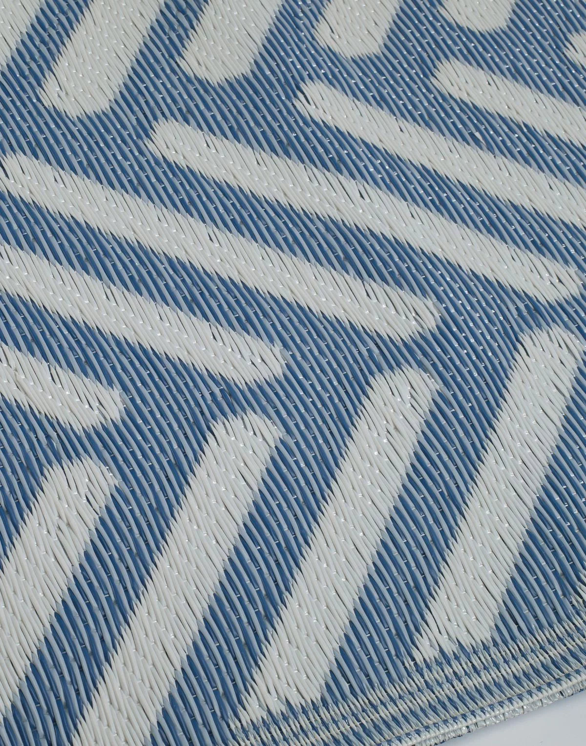 Light Blue 9 x 12 ft Reversible Outdoor Rug N597301
