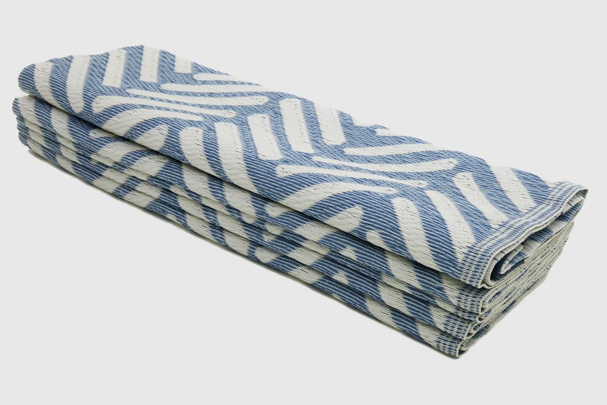 Light Blue 9 x 12 ft Reversible Outdoor Rug N597301
